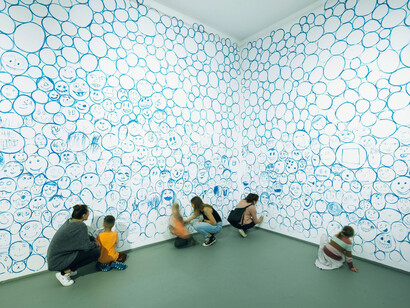 Verschiedene Künstler, Kinderbiennale Planet Utopia, Ausstellungsansicht. Mit freundlicher Genehmigung des Albertinum Museums