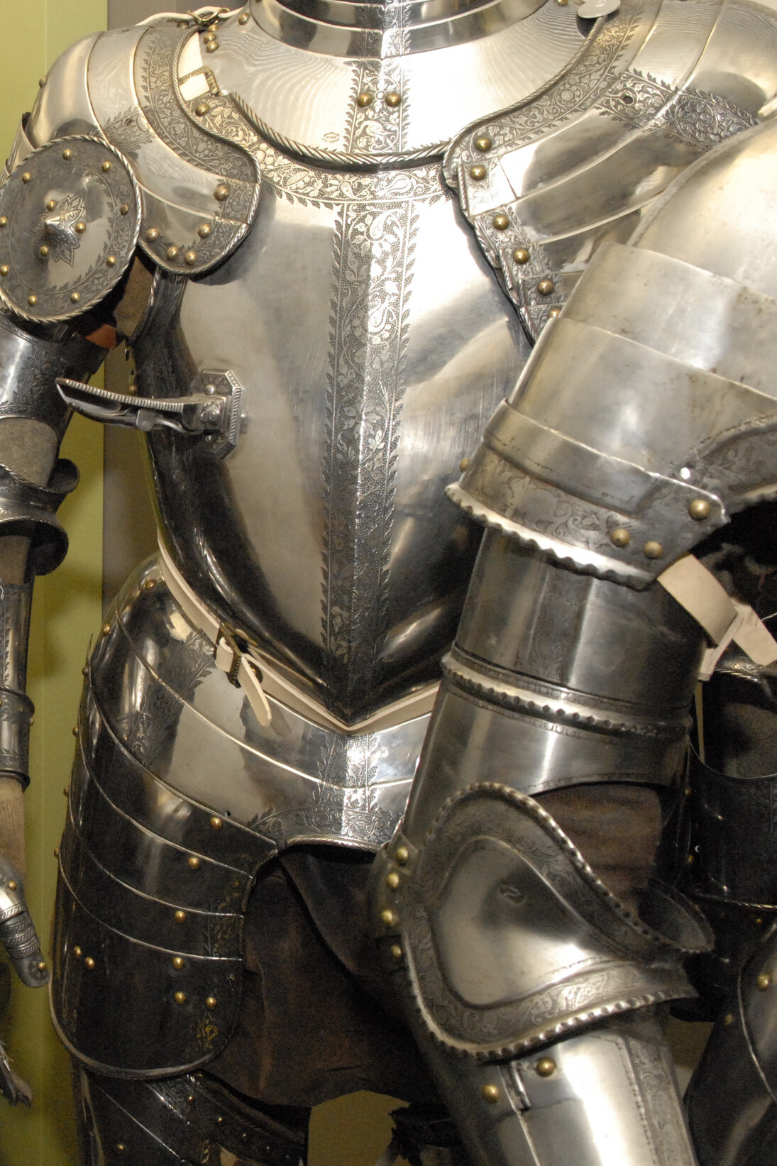 Arms and Armour Gallery. Courtesy of Royal Museum of the Armed Forces and Military History
