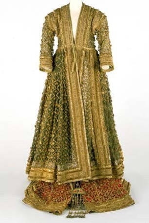 Dress, trousers and shawl reputedly belonging to the Queen of Avadh, 19th century, Lucknow, India. Museum nos. 0644(IS), 0645(IS) and 0646(IS). © Victoria and Albert Museum, London