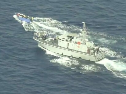 Le motovedette libiche intercettano i migranti e li rinchiudono nei centri di detenzione sparando sui barconi