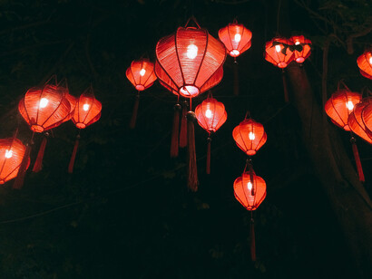 Bian Que is traditionally credited with the founding of the four methods of diagnosis in Chinese medicine