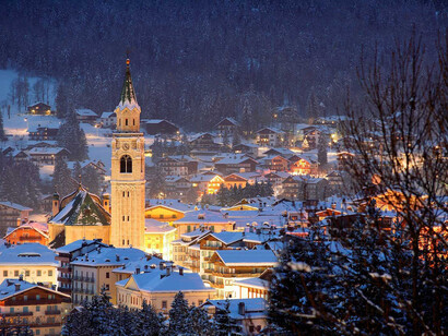 Cortina D'Ampezzo by night