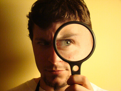 Errores y aciertos. Mirarlo todo con lupa