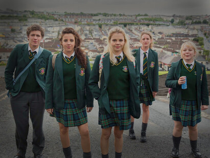 Fotograma de «Derry Girls», la serie de televisión más vista en Irlanda del Norte desde que se tienen registros, con un 54% de cuota de pantalla