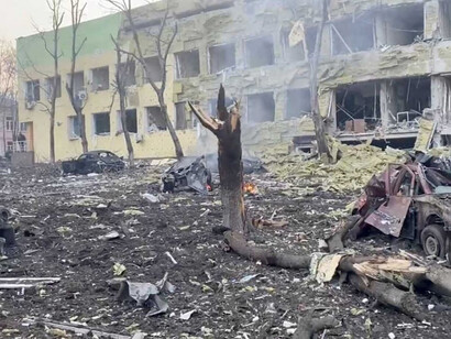Consecuencias del bombardeo del hospital infantil y de maternidad de Mariupol, Ucrania, 9 de marzo de 2022. Las reiteradas amenazas nucleares de Vladimir Putin generan preocupación sobre su posible materialización y sus consecuencias globales