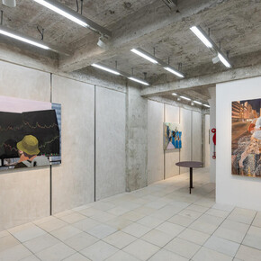Wang Xiaoqu, Dwelling in mirrors, exhibition view. Courtesy of Kiang Malingue