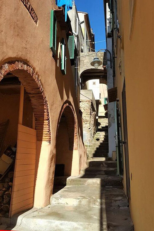 Il Canterino scherzava con tutte le ragazze
