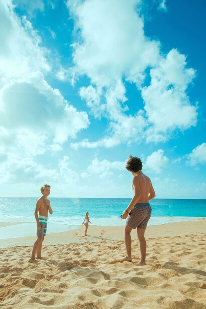 A praia inspira pensamentos sobre resiliência e aprendizados não adquiridos na vida