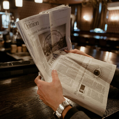 Da der Chronik nur eine sehr geringe Fiktionalisierung gestattet ist, geraten manche Chronisten in problematische Grenzbereiche und verwandeln eine solide chronikalische Thematik in ein Werk mit literarischer Überformung