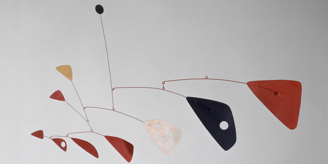 Mobile, c. 1949, Calder Alexander (1898-1976) © 2017 Calder Founda8on New York / ADAGP, Paris. Musée Na8onal d’art moderne, Centre Pompidou, Paris – Photo © Centre Pompidou, MNAM-CCI, Dist.RMN-Grand Palais / Philippe Migeat
