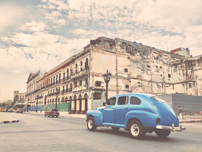 Las plazas principales de La Habana en Cuba, han sido recuperadas, las palomas anidan en los faroles y el ruido de la mar es casi medible
