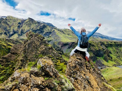 Raggiungere la cima di una montagna: lo scopo ha un significato più generale e profondo rispetto all’obiettivo e non è facilmente misurabile o definibile in termini quantitativi