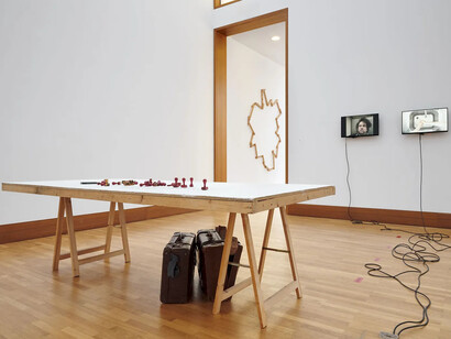 Georg Herold, Basta times, exhibition view. Courtesy of Galerie Gisela Clement