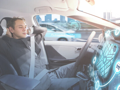 Hombre en un vehículo autónomo: ¿quién será el tomador y el asegurado de una póliza de un vehículo autónomo?