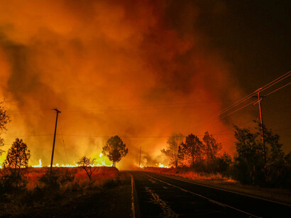 An escape route from the Camp Fire, south on Pentz Road in Paradise, California, 2018, USA