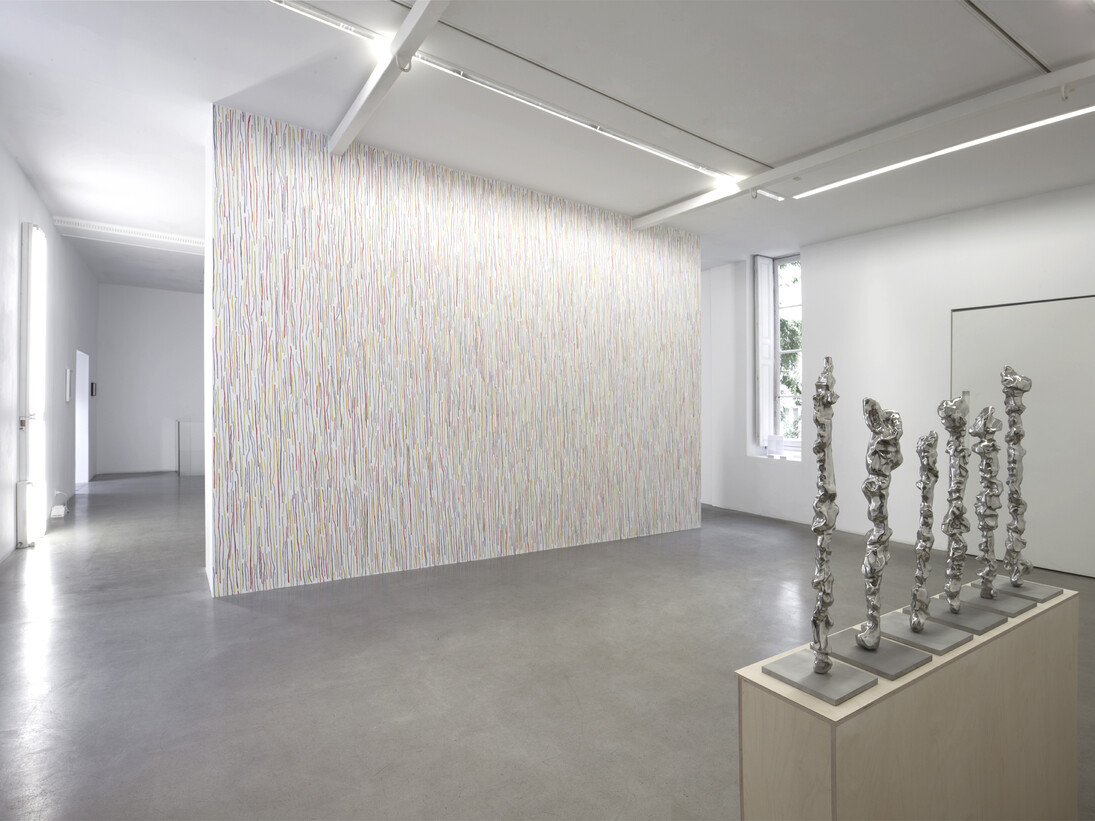View of the exhibition “Double Eye Poke: Lynda Benglis, Dan Flavin, Sol LeWitt, Bruce Nauman”, kamel mennour (47, rue Saint-André des Arts), Paris, 2015, Curator: Béatrice Gross © Photo. Fabrice Seixas © Dan Flavin / ADAGP, Paris,
Collection Musée d'art moderne de Saint-Étienne, France © Sol LeWitt / ADAGP, Paris, Estate of Sol LeWitt, Courtesy Paula Cooper Gallery, New York © Lynda Benglis / ADAGP, Paris, Collection Pons-Seguin, Courtesy the artists 
