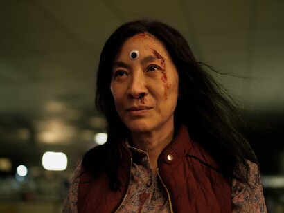 Michelle Yeoh really steals the show in "Everything everywhere all at once"