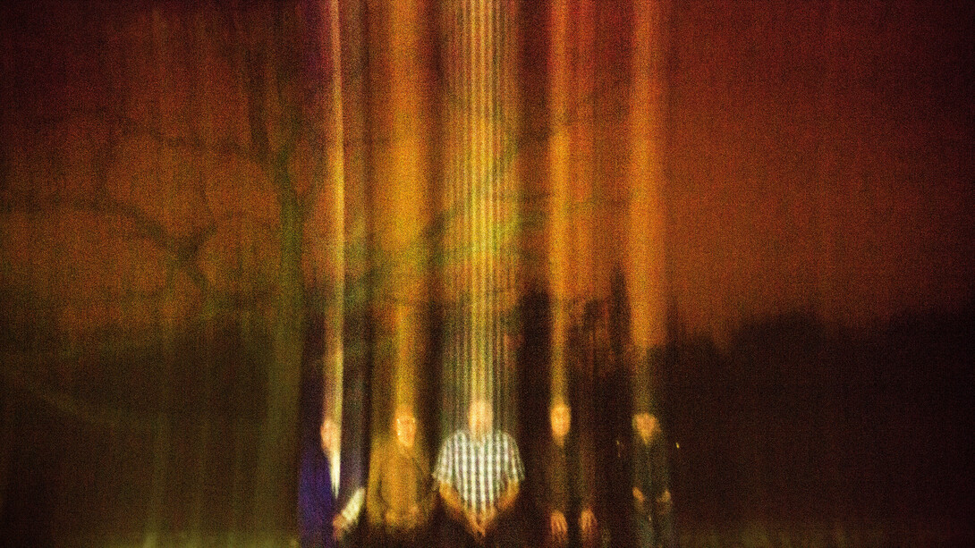Shannon Taggart, Group meditation experiment. Arthur Findlay College, UK (detail), 2016, aus der Serie Séance, 2012–2018 © Shannon Taggart. Mit freundlicher genehmigung des Fotomuseums Winterthur