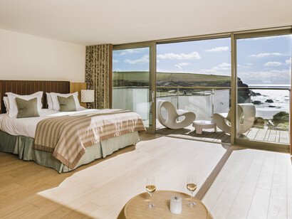 Spacious Room - Room & View