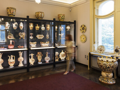 Zsolnay eosin-glazed vase, reflecting the brand’s signature Art Nouveau elegance and craftsmanship