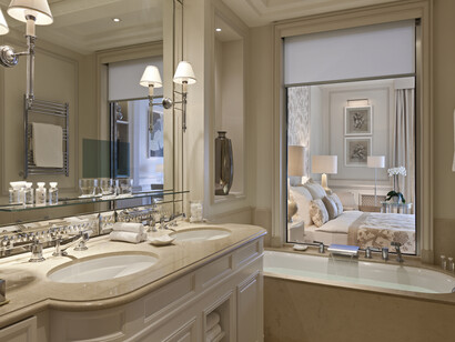 Bathroom, credit Fabrice Rambert