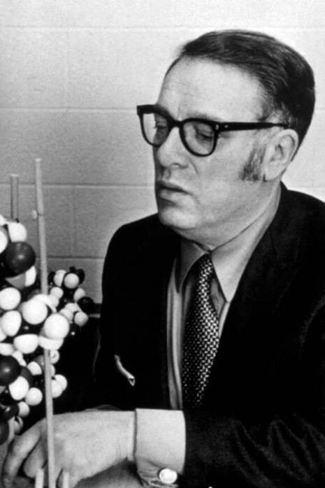 Renowned for both his scientific work and storytelling, Isaac Asimov taught biochemistry at Boston University and earned recognition as one of science fiction’s “Big Three”