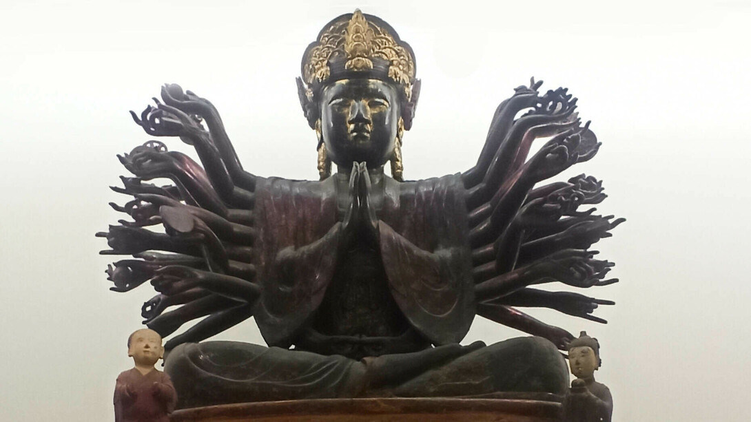 Photo taken by Daniel Gauss at the Vietnam National Museum of Fine Arts, Hanoi, Bodhisattva Avalokisteshvara (Kuan Yin), Hoi Ha pagoda, Vinh Phuc province, 16th century