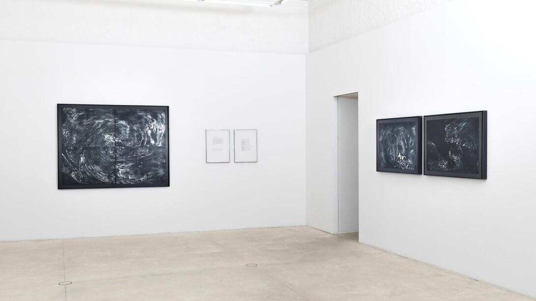 Eva Schlegel, All day I hear the noise of waters, ausstellungsansicht. Mit freundlicher genehmigung von Galerie Krinzinger