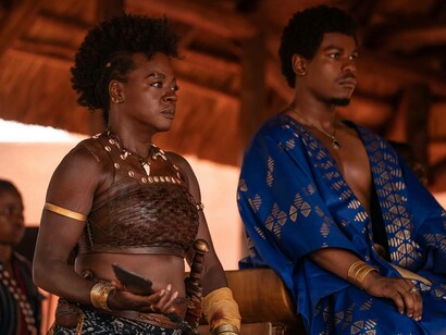 A scene from The Woman King featuring Viola Davis and John Boyega