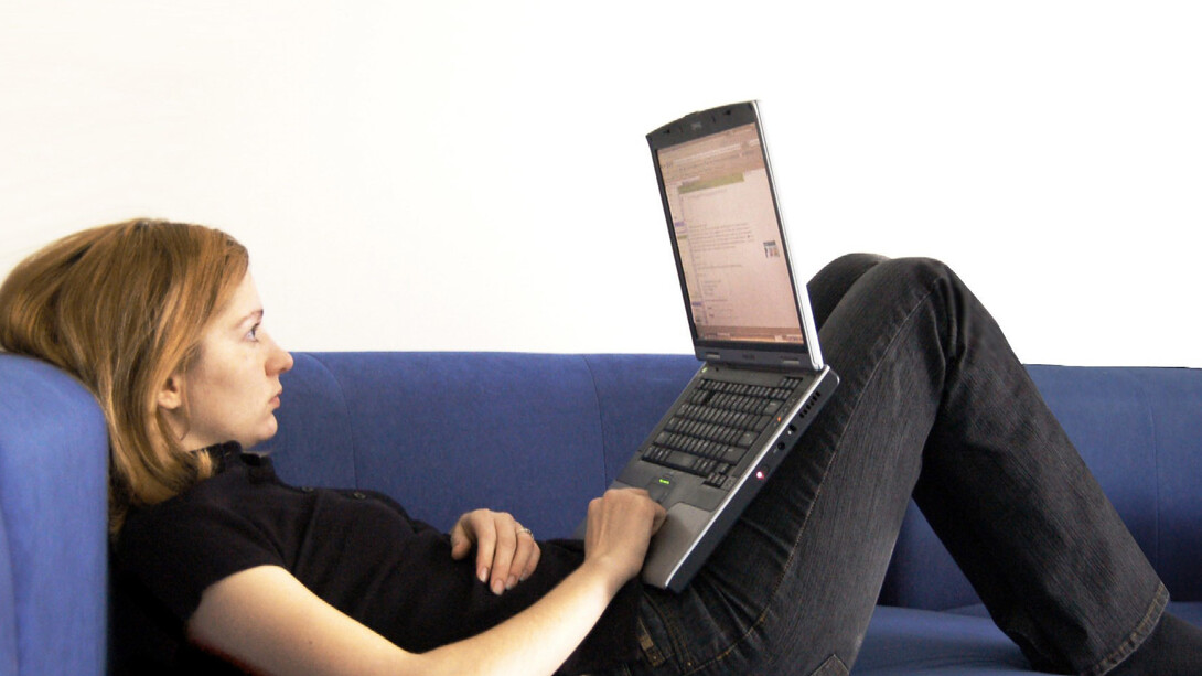 Desempleada y buscando trabajo por internet