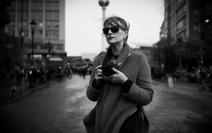 Helga Paris blieb dicht an den Menschen und erlaubt es damit Jahrzehnte später noch, die scheinbare Normalität wiederzuentdecken