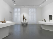 Lynn Chadwick, Hypercycle, chapter I, scalene (1947–1962), exhibition view. Courtesy of Galerie Perrotin