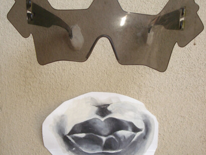 Cinzia Ruggeri, Occhiali cane bocca, detail