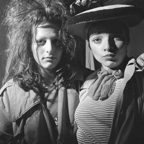 Karen Knorr & Olivier Richon, Série Punks, 1977. Courtesy of Les filles du calvaire