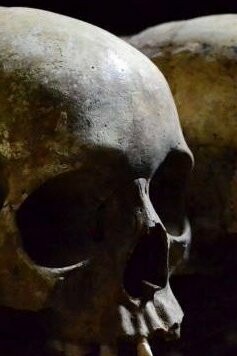 Fosas comunes en el Memorial del Genocidio de Nyamata, Ruanda