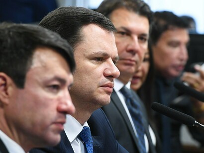 Comissão Parlamentar Mista de Inquérito dos Atos de 8 de Janeiro de 2023 (CPMI - 8 de Janeiro) realiza reunião para ouvir depoimento do ex-secretário de Segurança Pública do Distrito Federal e ex-ministro da Justiça no governo do ex-presidente Jair Bolsonaro. Mesa: advogado do depoente, Eumar Roberto Novacki; ex-secretário de Segurança Pública do Distrito Federal e ex-ministro da Justiça no governo do ex-presidente Jair Bolsonaro, Anderson Torres