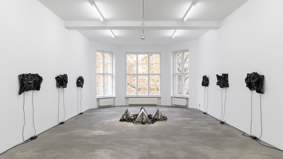 Gretchen Bender, Political entertainment, exhibition view. Courtesy of Sprüth Magers