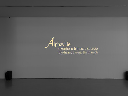 Antoni Muntadas, Outros lugares / Everywhere, vista da exposição. Cortesia de Cristina Guerra Arte Contemporânea
