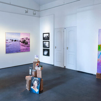 Oleñka Carrasco, Patria. La casa, corrosiva, exhibition view. Courtesy of Tobe Gallery