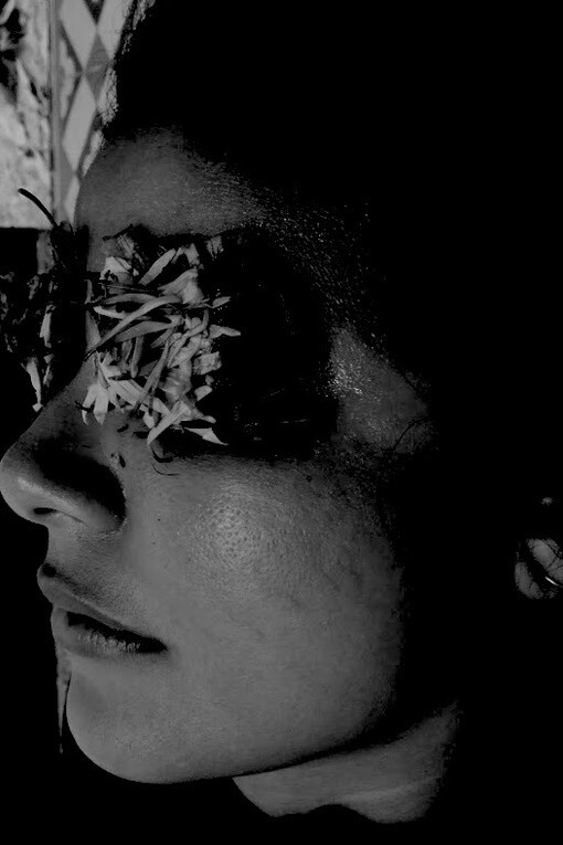 Illimani de los Andes: «Lágrimas de flores» (detalle), performance en el Centro de Patrimonio San José, Mayinca, 2017