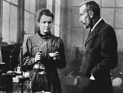 Marie y Pierre Curie en su laboratorio