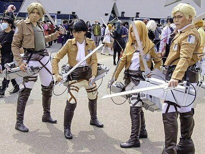 Reflete temas como guerra, trauma e genocídio, espelhando ciclos de violência na história humana