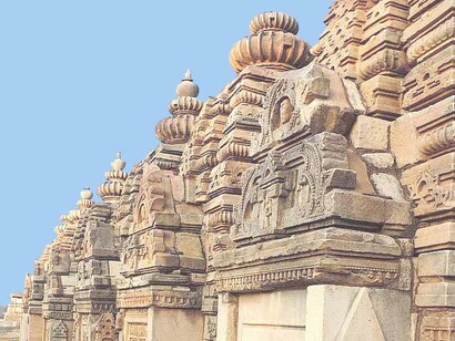 The temple complex is built on the architectural principles initiated in two Sanskrit Hindu temple architecture texts