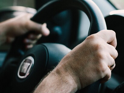 Agarrarse al volante y que tiemblen las señoronas de la conducción