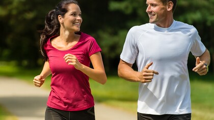 Haciendo ejercicio en pareja