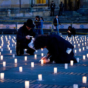 Doris Salcedo, Acción de Duelo, July 3, 2007. Ephemeral public project, Plaza de Bolívar, Bogotá, 2007. Photo: Juan Fernando Castro. Reproduced courtesy of the artist; Alexander and Bonin, New York; and White Cube.