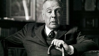 A literatura é vista como um meio de exploração e expressão dos sentimentos mais profundos e inefáveis da condição humana