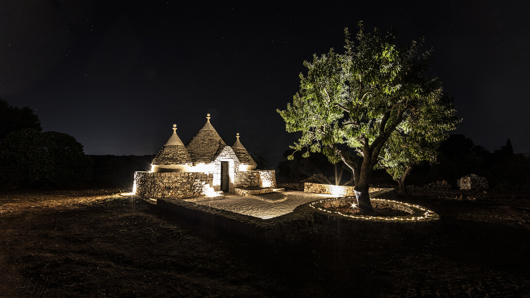 Trullo, spazio espositivo stra-ordinario, sede estiva dalla Dep Art Gallery di Milano. Courtesy of Dep Art Out