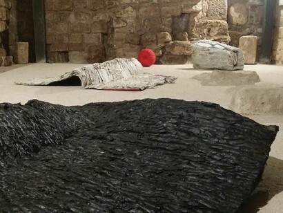 Onda nera, 2019, Carta catramata, cm 142x95x24