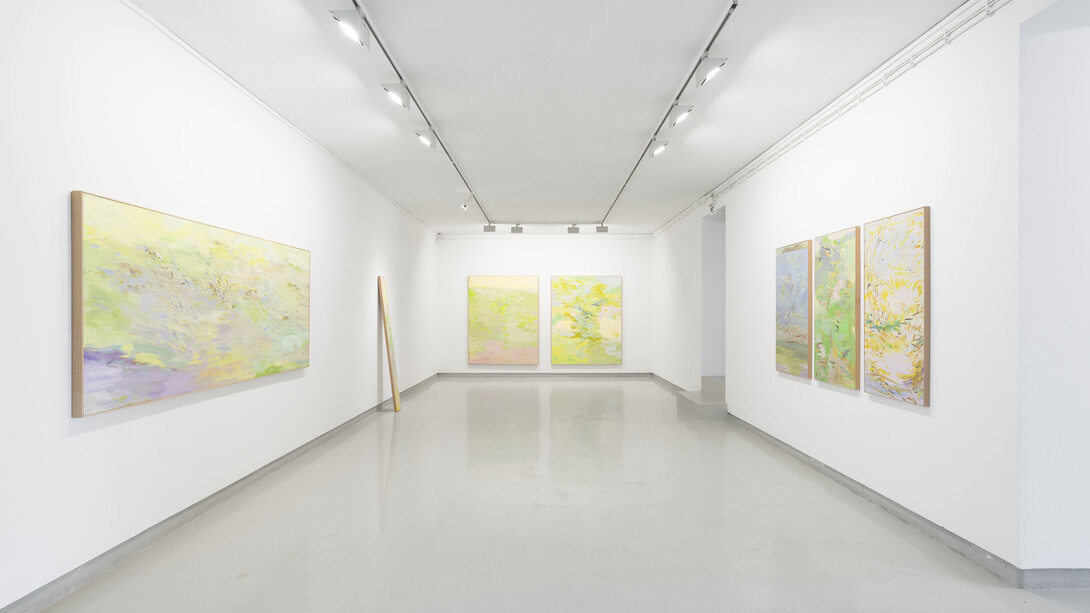Jiŏn Kiim, Grass pillow, exhibition view. Courtesy of Galeria Presença